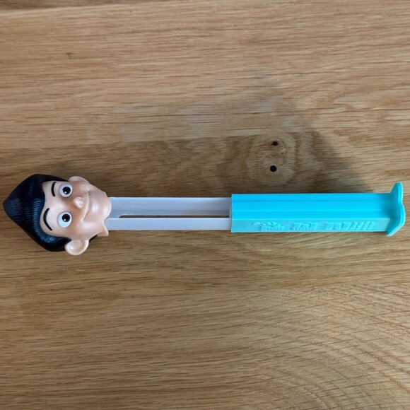 PEZ Candy Dispenser Meet the Robinsons Wilbur, Loose, Blue Stem, Hungary, 2007 - Picture 16 of 16